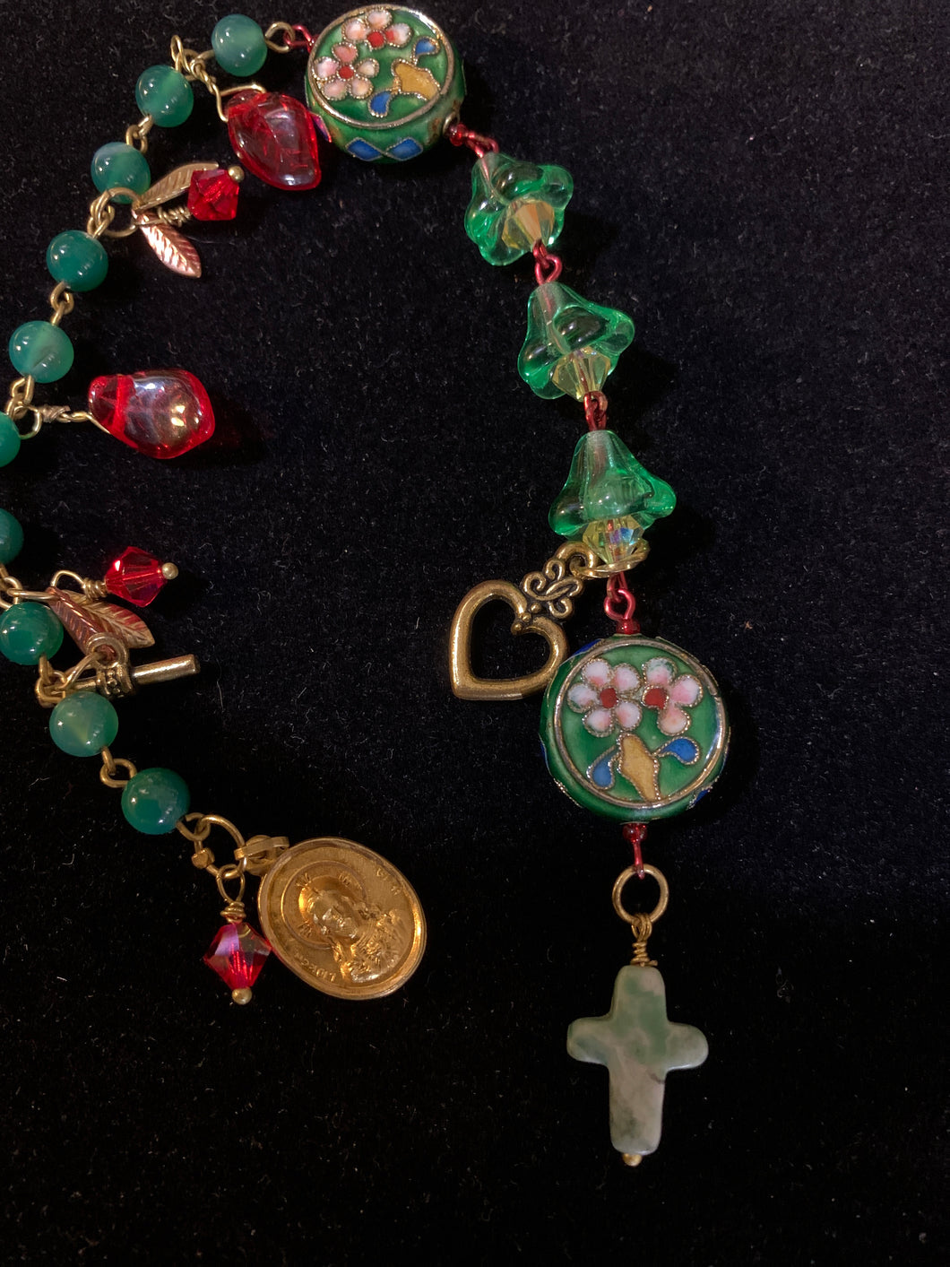 Ltd ed T.R.Jackson forest green & red rosary bracelet